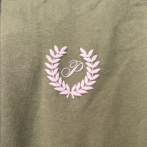 NWOT VS PINK CROP HOODIE W/SHORTS SET - Picture 2 of 11